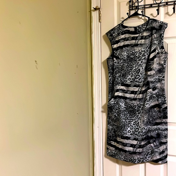 AGB Dresses & Skirts - AGB sleeveless dress for women with pockets on the front. Size 14